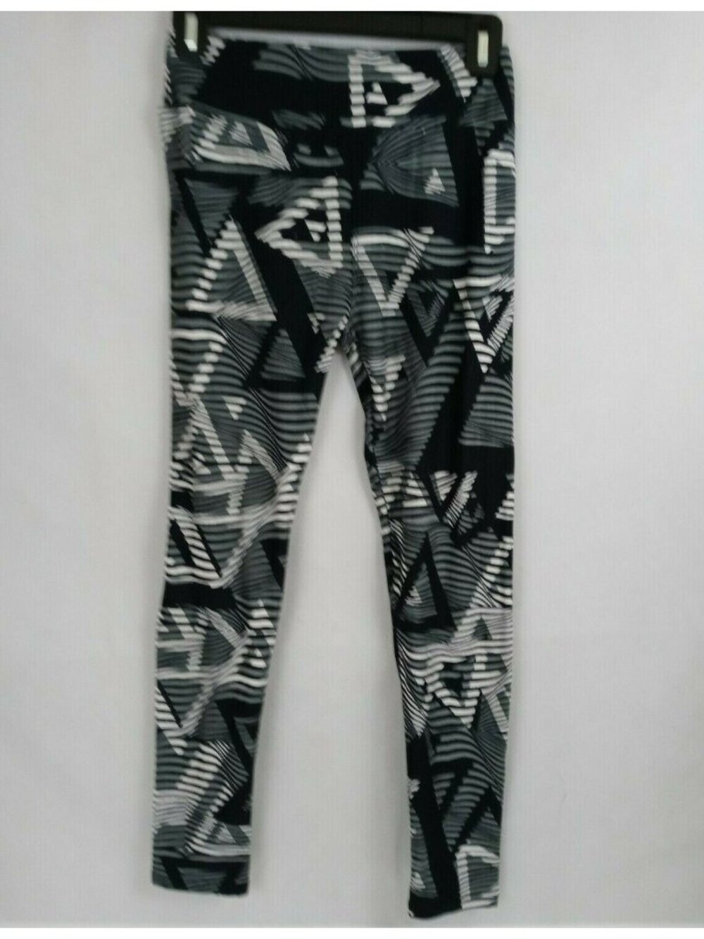 New LuLaRoe One Size Leggings Black & White With Geometric Triangles Design